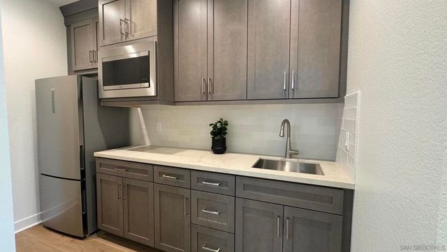 7795 La Mesa Summit Dr, La Mesa, CA 91941