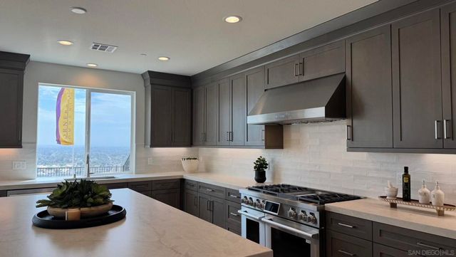 7795 La Mesa Summit Dr, La Mesa, CA 91941