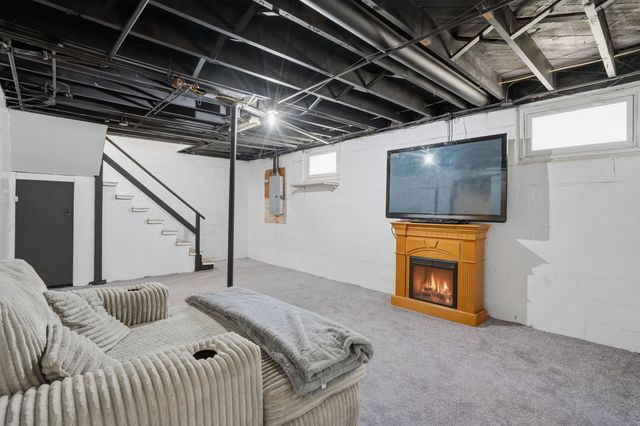 2951 Farnam Street, Davenport, IA 52803