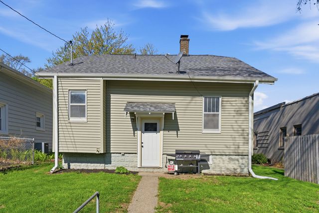2951 Farnam Street, Davenport, IA 52803