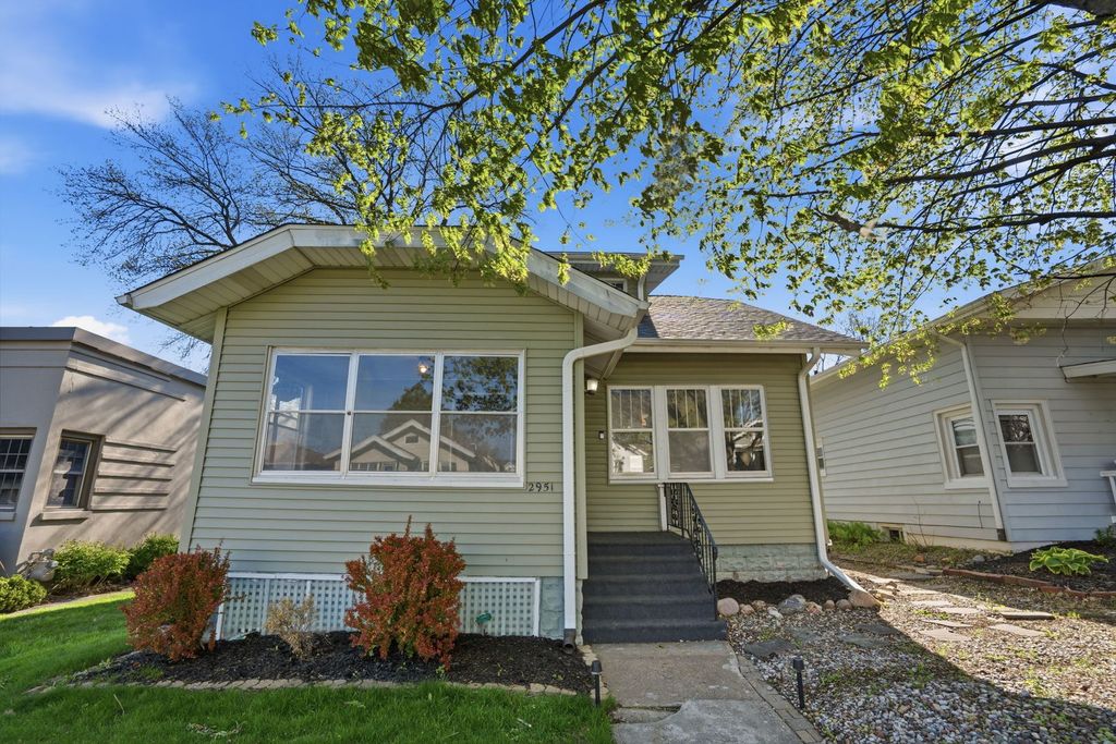 2951 Farnam Street, Davenport, IA 52803