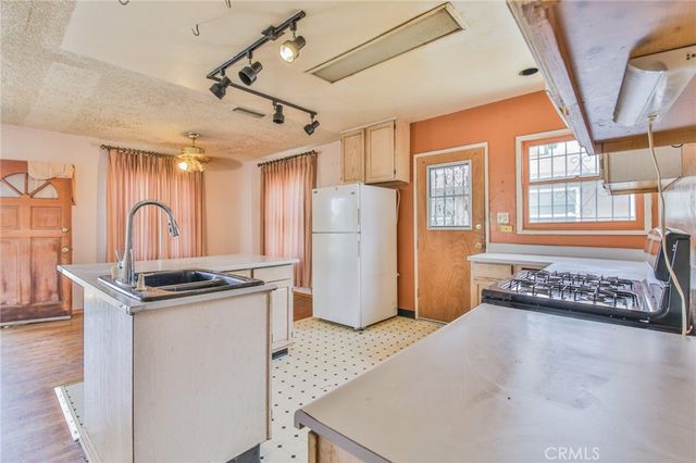 1208 S White Avenue, Compton, CA 90221