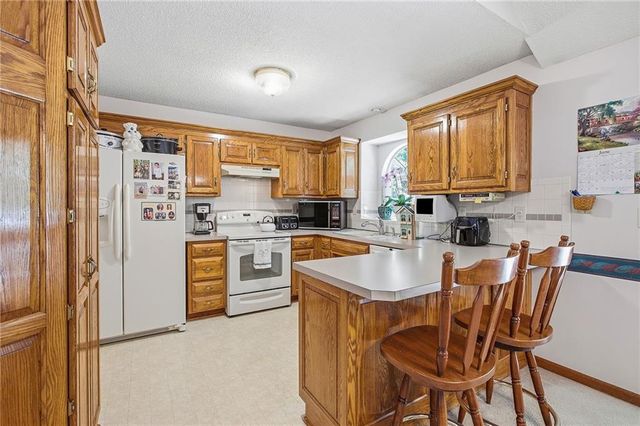 18104 E 31st Terrace Drive S, Independence, MO 64057