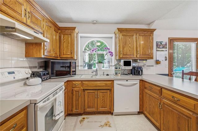 18104 E 31st Terrace Drive S, Independence, MO 64057