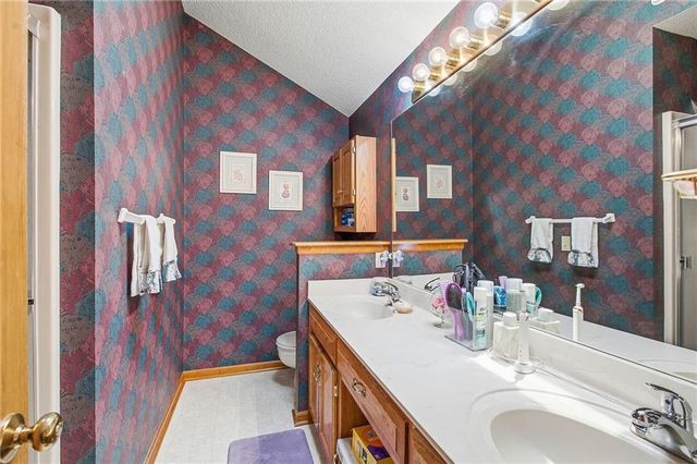 18104 E 31st Terrace Drive S, Independence, MO 64057