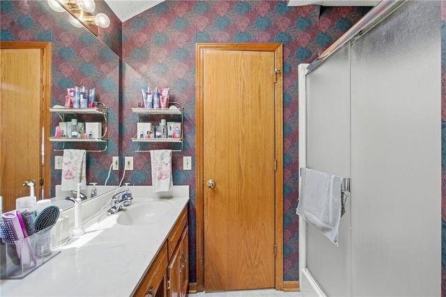 18104 E 31st Terrace Drive S, Independence, MO 64057