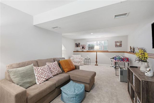 18104 E 31st Terrace Drive S, Independence, MO 64057