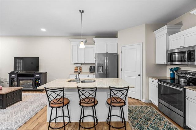 2529 Fiddlers Glenn Drive, Winston-salem, NC 27127