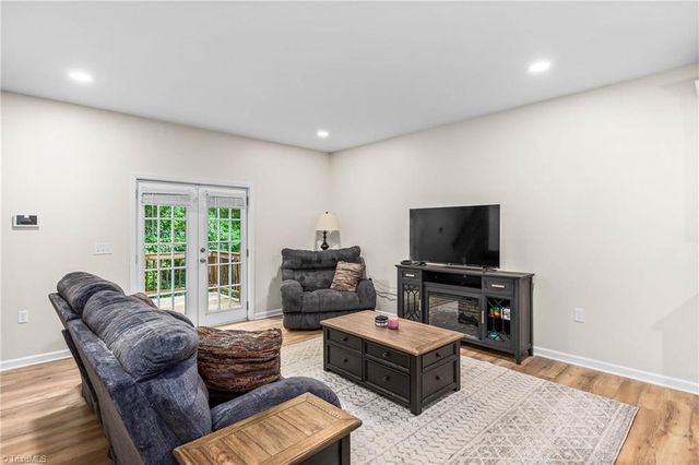 2529 Fiddlers Glenn Drive, Winston-salem, NC 27127