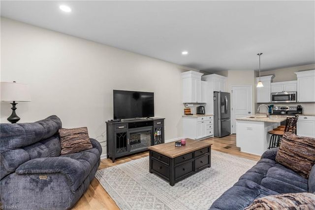 2529 Fiddlers Glenn Drive, Winston-salem, NC 27127