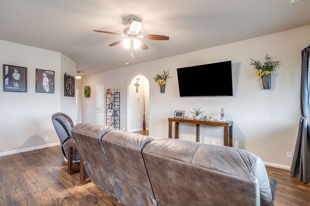 1004 Fairfax Drive, Godley, TX 76044