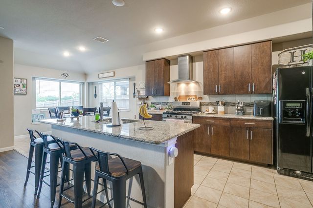 1004 Fairfax Drive, Godley, TX 76044