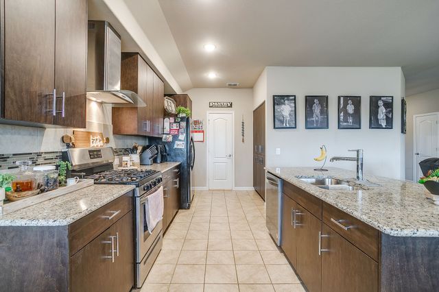 1004 Fairfax Drive, Godley, TX 76044