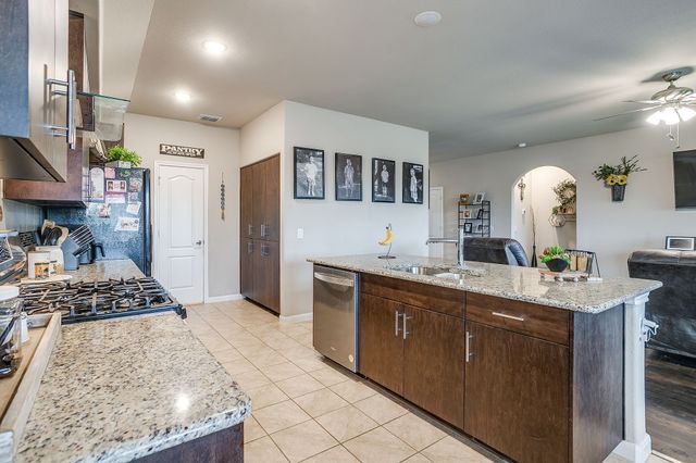 1004 Fairfax Drive, Godley, TX 76044