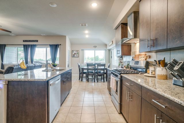 1004 Fairfax Drive, Godley, TX 76044