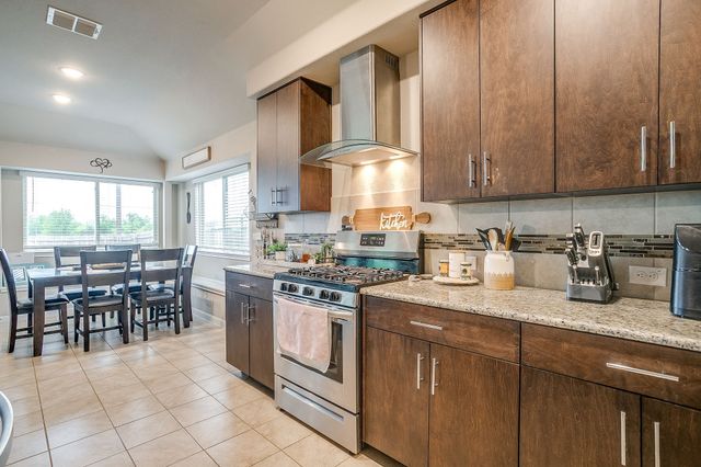 1004 Fairfax Drive, Godley, TX 76044