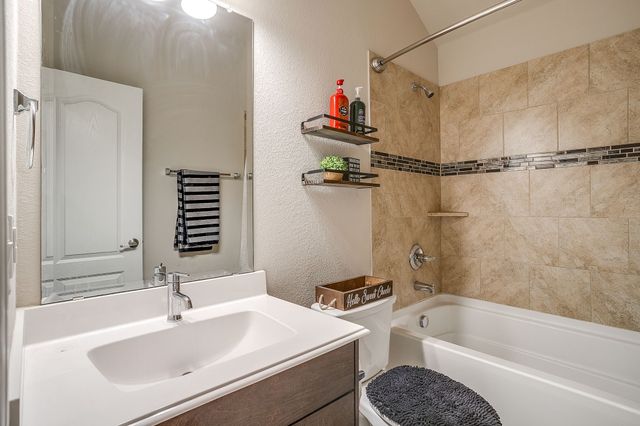 1004 Fairfax Drive, Godley, TX 76044