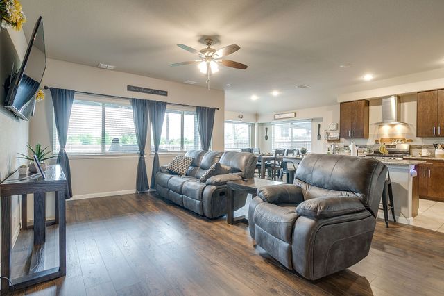 1004 Fairfax Drive, Godley, TX 76044