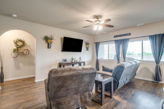 1004 Fairfax Drive, Godley, TX 76044