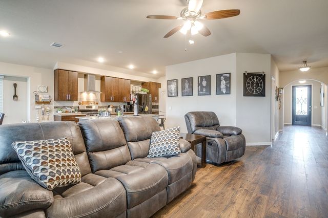 1004 Fairfax Drive, Godley, TX 76044