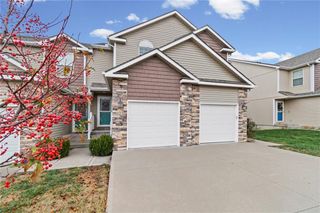 221 N Pointe Lane, Raymore, MO 64083