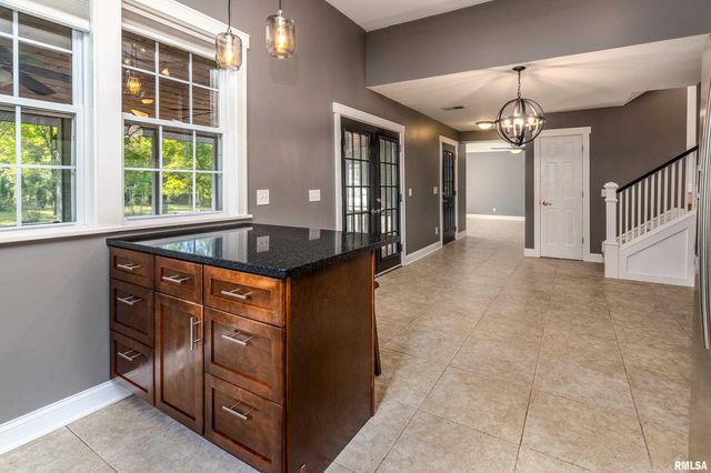 1591 N Reed Station Road, Carbondale, IL 62901