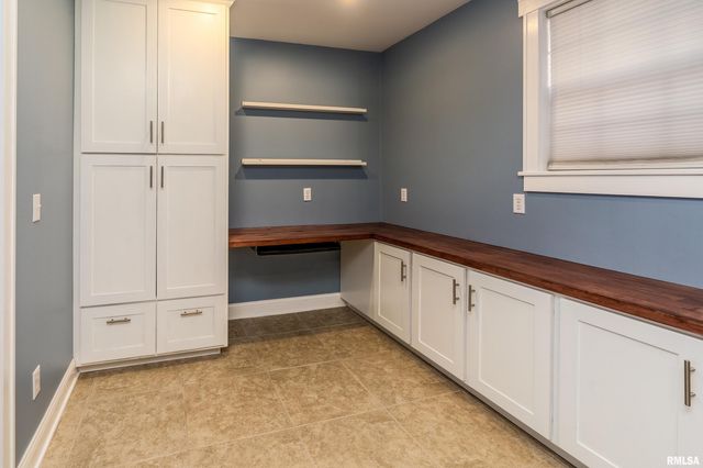 1591 N Reed Station Road, Carbondale, IL 62901