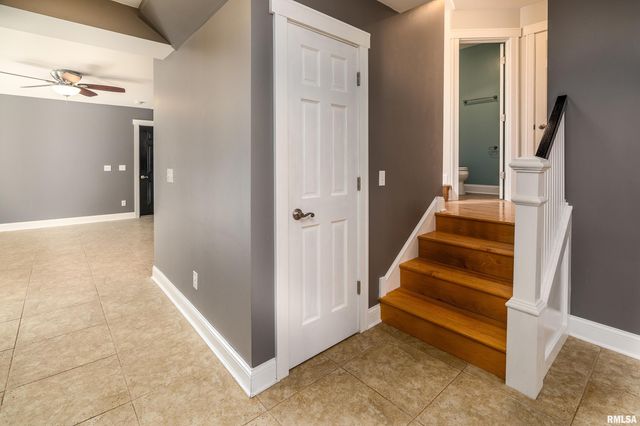 1591 N Reed Station Road, Carbondale, IL 62901