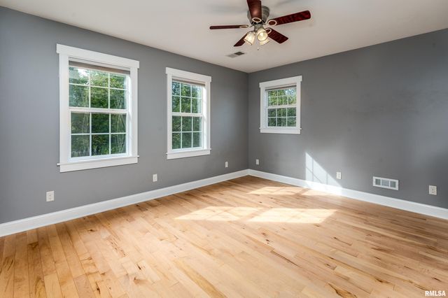 1591 N Reed Station Road, Carbondale, IL 62901