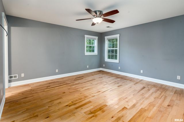 1591 N Reed Station Road, Carbondale, IL 62901