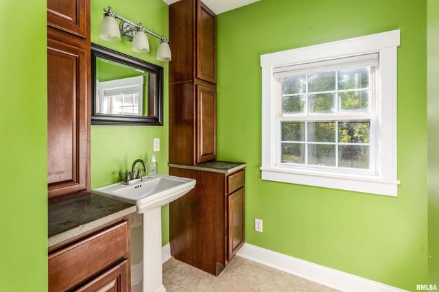 1591 N Reed Station Road, Carbondale, IL 62901