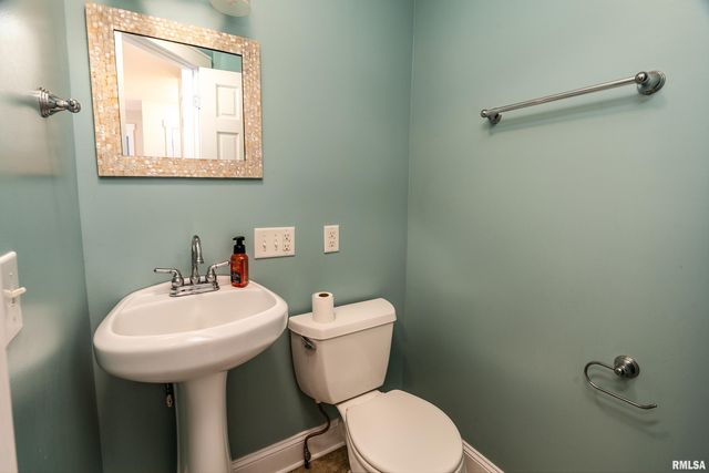 1591 N Reed Station Road, Carbondale, IL 62901