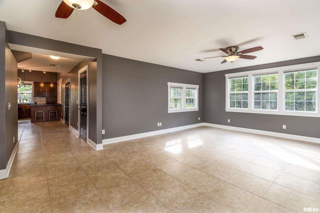 1591 N Reed Station Road, Carbondale, IL 62901