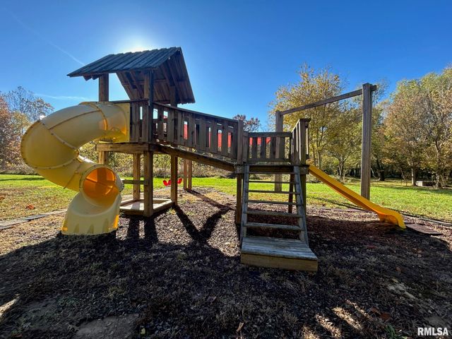 1591 N Reed Station Road, Carbondale, IL 62901