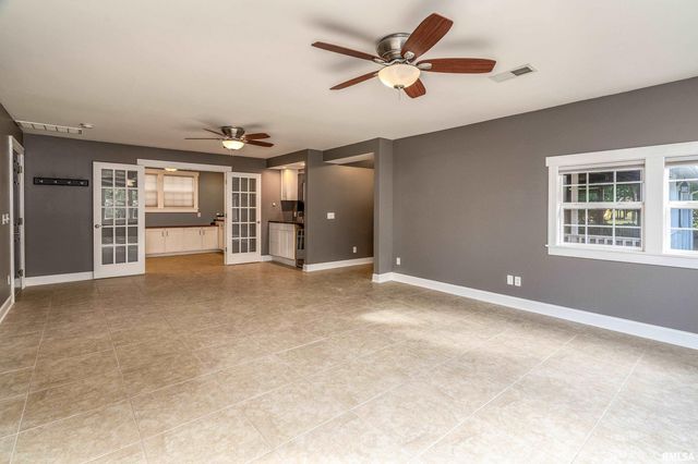 1591 N Reed Station Road, Carbondale, IL 62901