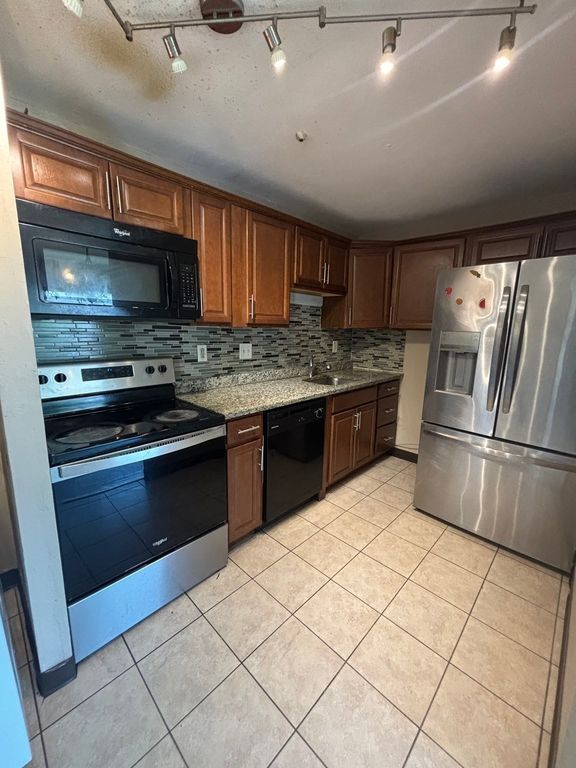 77 Colonel Bell Drive 4, Brockton, MA 02301