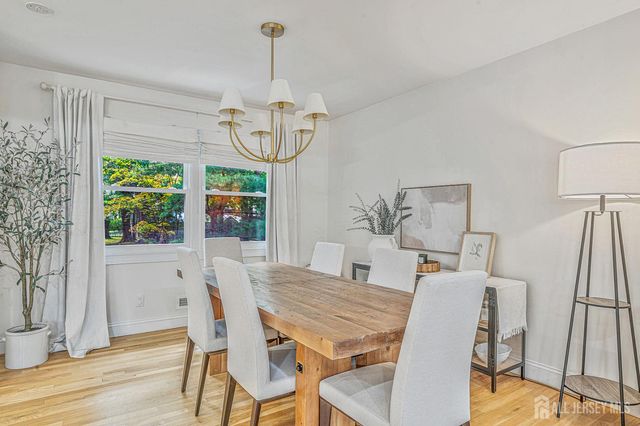 4 Bunker Hill Run, East Brunswick, NJ 08816
