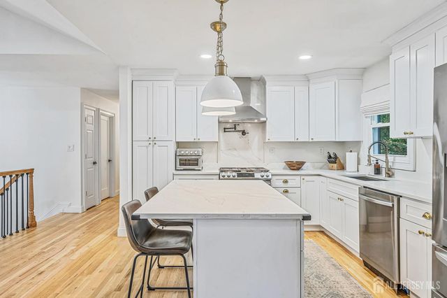 4 Bunker Hill Run, East Brunswick, NJ 08816