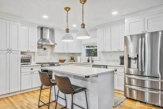 4 Bunker Hill Run, East Brunswick, NJ 08816