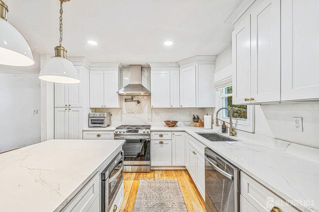 4 Bunker Hill Run, East Brunswick, NJ 08816