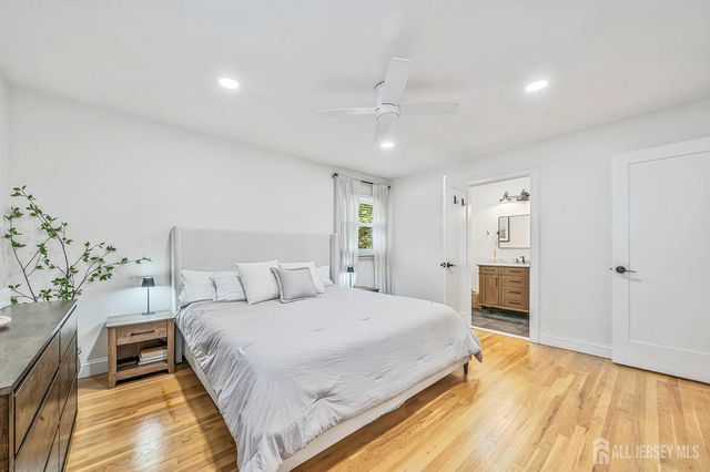 4 Bunker Hill Run, East Brunswick, NJ 08816