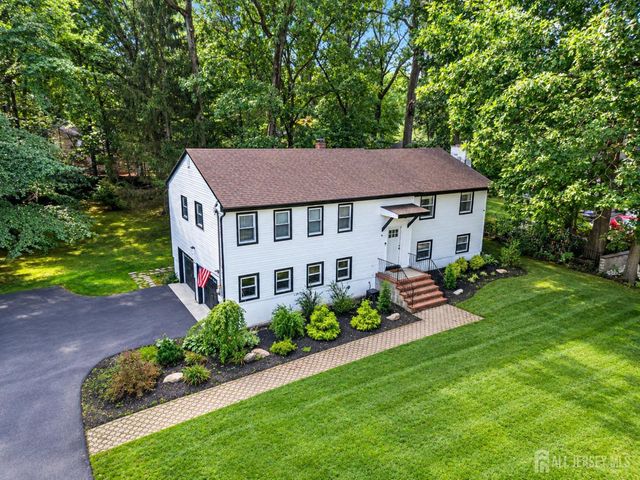 4 Bunker Hill Run, East Brunswick, NJ 08816