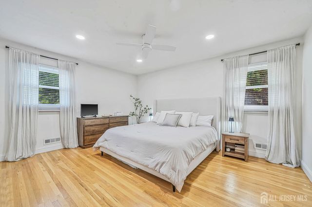 4 Bunker Hill Run, East Brunswick, NJ 08816