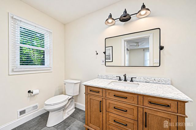4 Bunker Hill Run, East Brunswick, NJ 08816