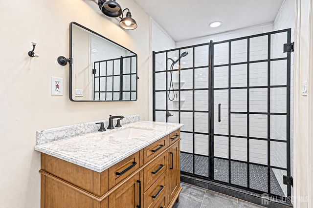 4 Bunker Hill Run, East Brunswick, NJ 08816