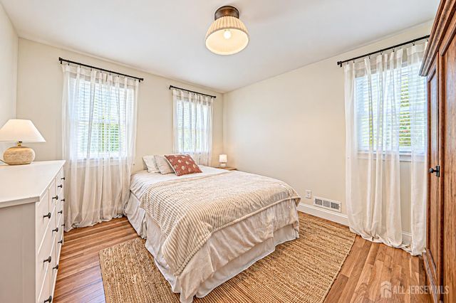 4 Bunker Hill Run, East Brunswick, NJ 08816
