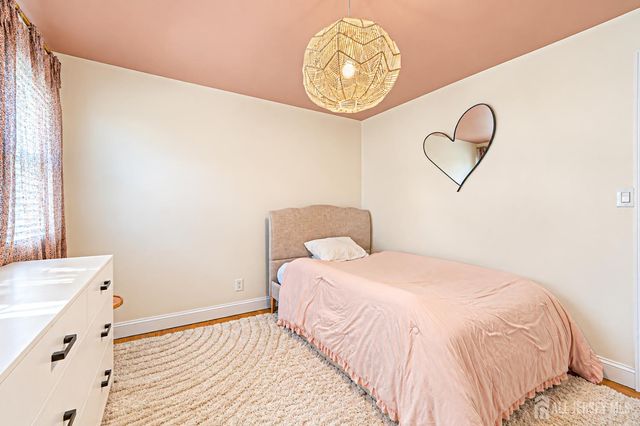 4 Bunker Hill Run, East Brunswick, NJ 08816