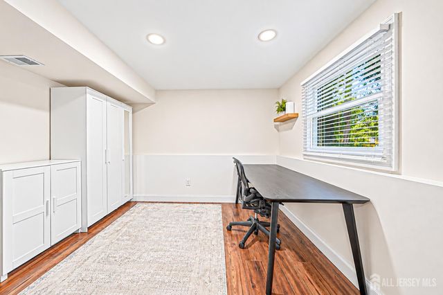 4 Bunker Hill Run, East Brunswick, NJ 08816