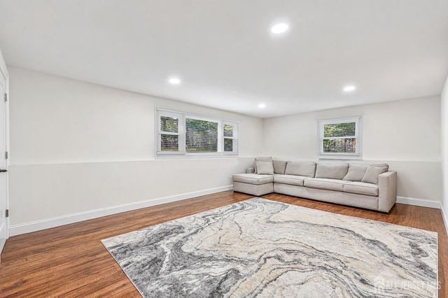 4 Bunker Hill Run, East Brunswick, NJ 08816