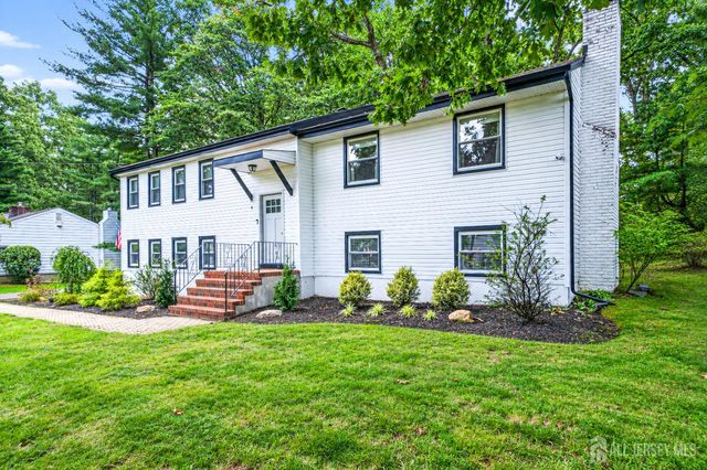 4 Bunker Hill Run, East Brunswick, NJ 08816